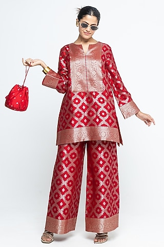 Red Jaal Silk Woven Brocade Kurta Set by Sobariko