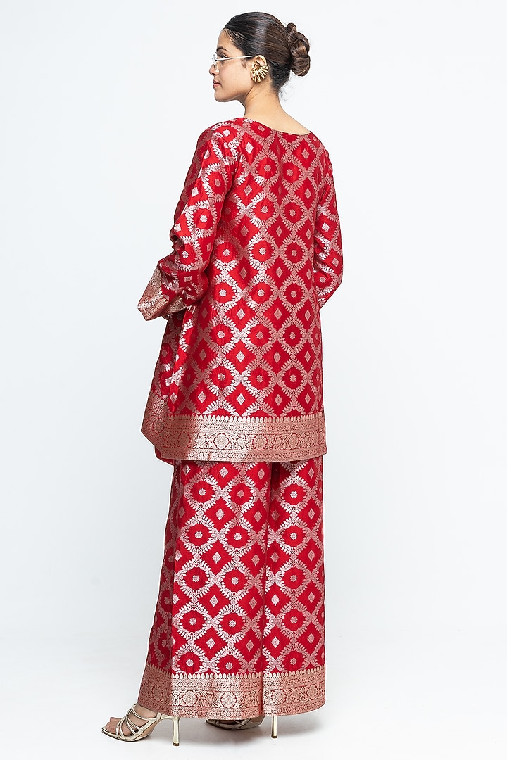Red Jaal Silk Woven Brocade Kurta Set by Sobariko at Pernia's Pop Up Shop