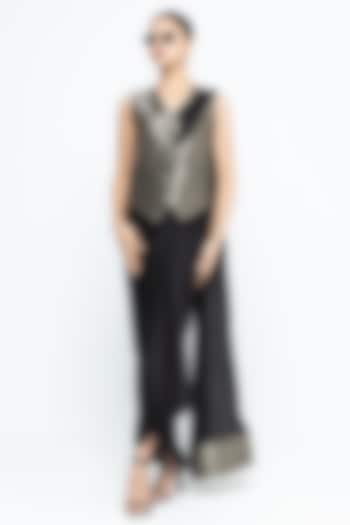 Black Raw Silk Brocade Skirt Party Wear Saree Set by Sobariko at Pernia's Pop Up Shop