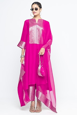 Pink Silk Banarasi Kurta Set by Sobariko