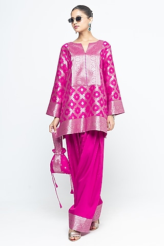 Pink Jaal Silk Brocade Kurta Set by Sobariko