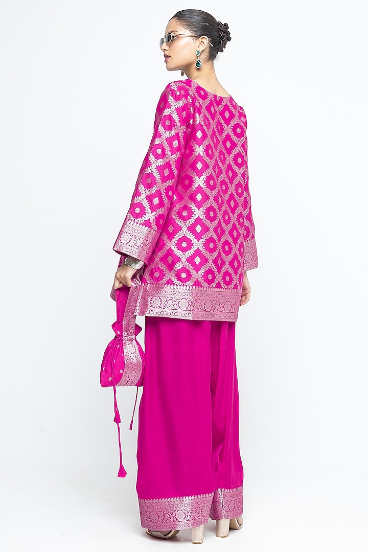Pink Jaal Silk Brocade Kurta Set by Sobariko at Pernia's Pop Up Shop