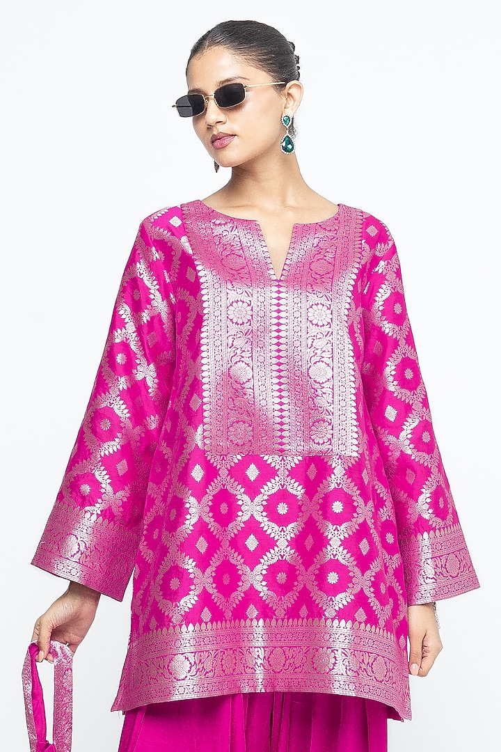Pink Jaal Silk Brocade Kurta Set by Sobariko at Pernia's Pop Up Shop