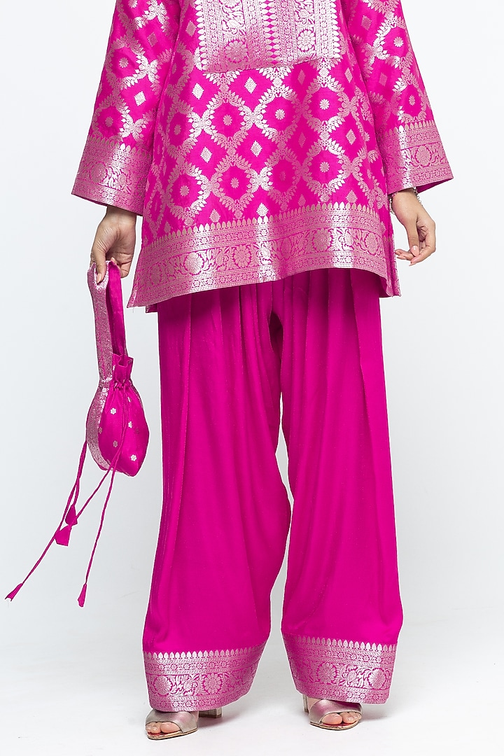 Pink Jaal Silk Brocade Kurta Set by Sobariko at Pernia's Pop Up Shop