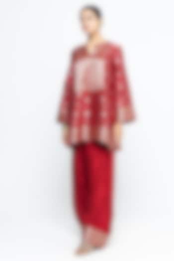 Red Jaal Silk Brocade Kurta Set by Sobariko at Pernia's Pop Up Shop