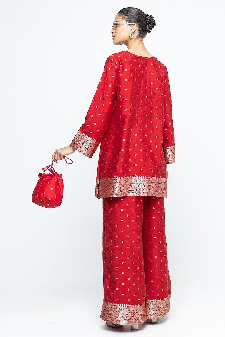 Red Silk Floral Brocade Kurta Set by Sobariko at Pernia's Pop Up Shop