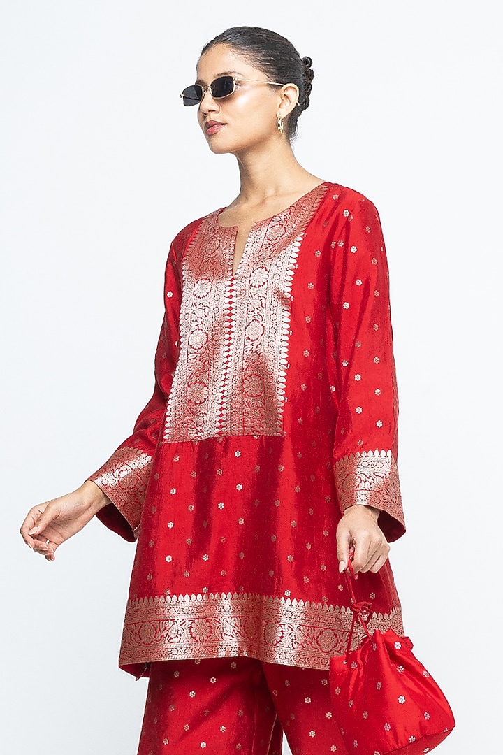 Red Silk Floral Brocade Kurta Set by Sobariko at Pernia's Pop Up Shop
