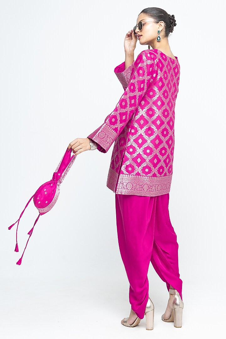 Pink Jaal Silk Brocade Kurta Set by Sobariko at Pernia's Pop Up Shop