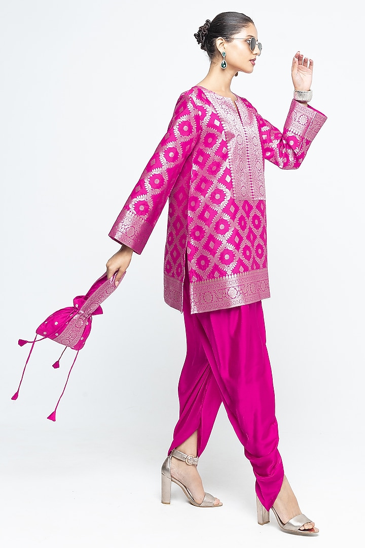 Pink Jaal Silk Brocade Kurta Set by Sobariko at Pernia's Pop Up Shop