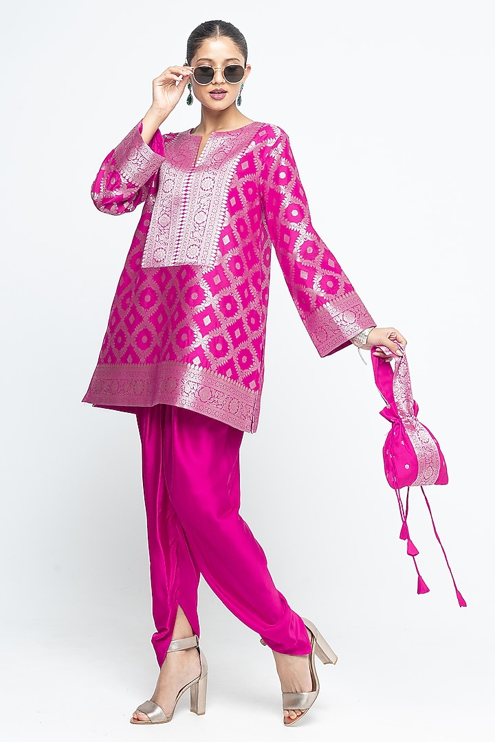 Pink Jaal Silk Brocade Kurta Set by Sobariko at Pernia's Pop Up Shop
