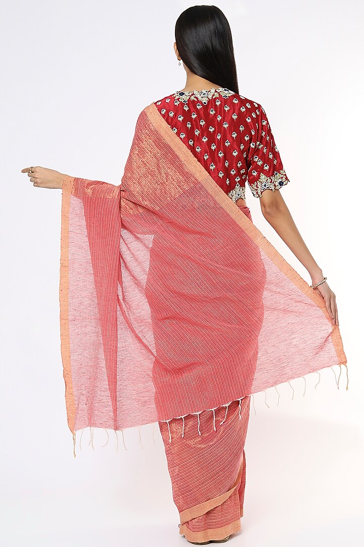 Red Handloom Festive Saree In Linen Silk by Soumodeep Dutta at Pernia's Pop Up Shop