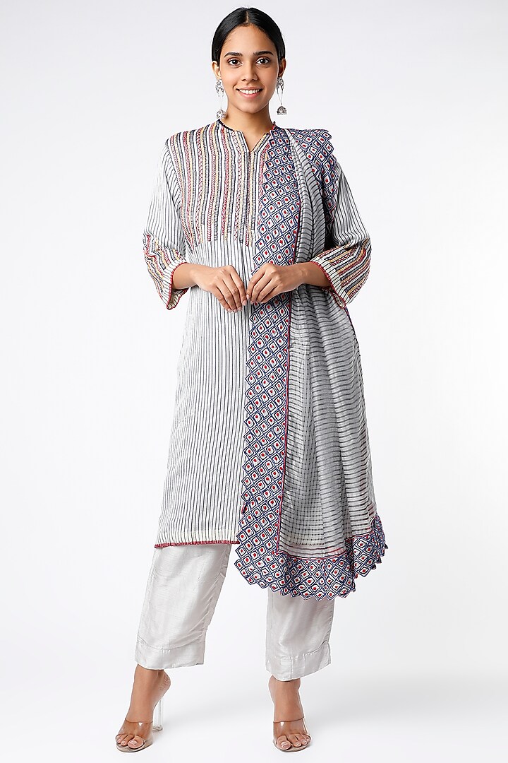 Grey Hand Embroidered Kurta Set by Soumodeep Dutta