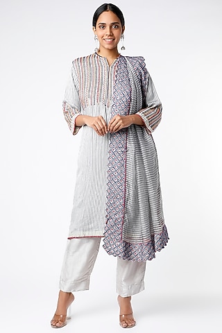 Grey Hand Embroidered Kurta Set by Soumodeep Dutta
