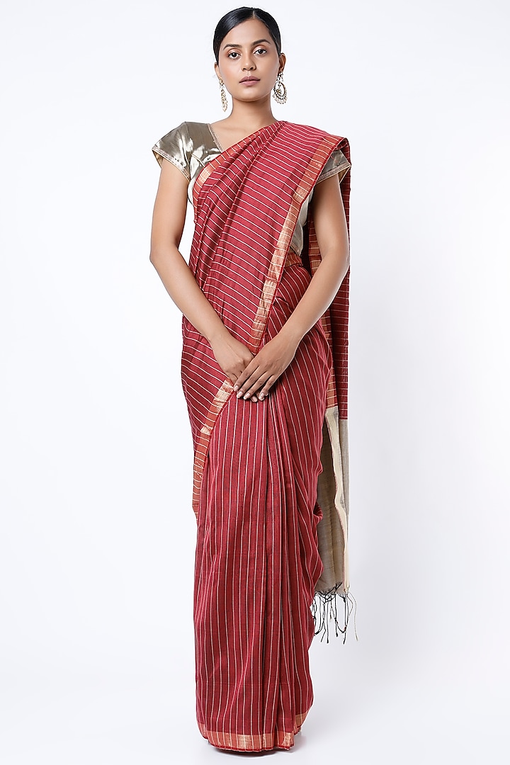 Maroon Silk Handloom Saree by Soumodeep Dutta at Pernia's Pop Up Shop