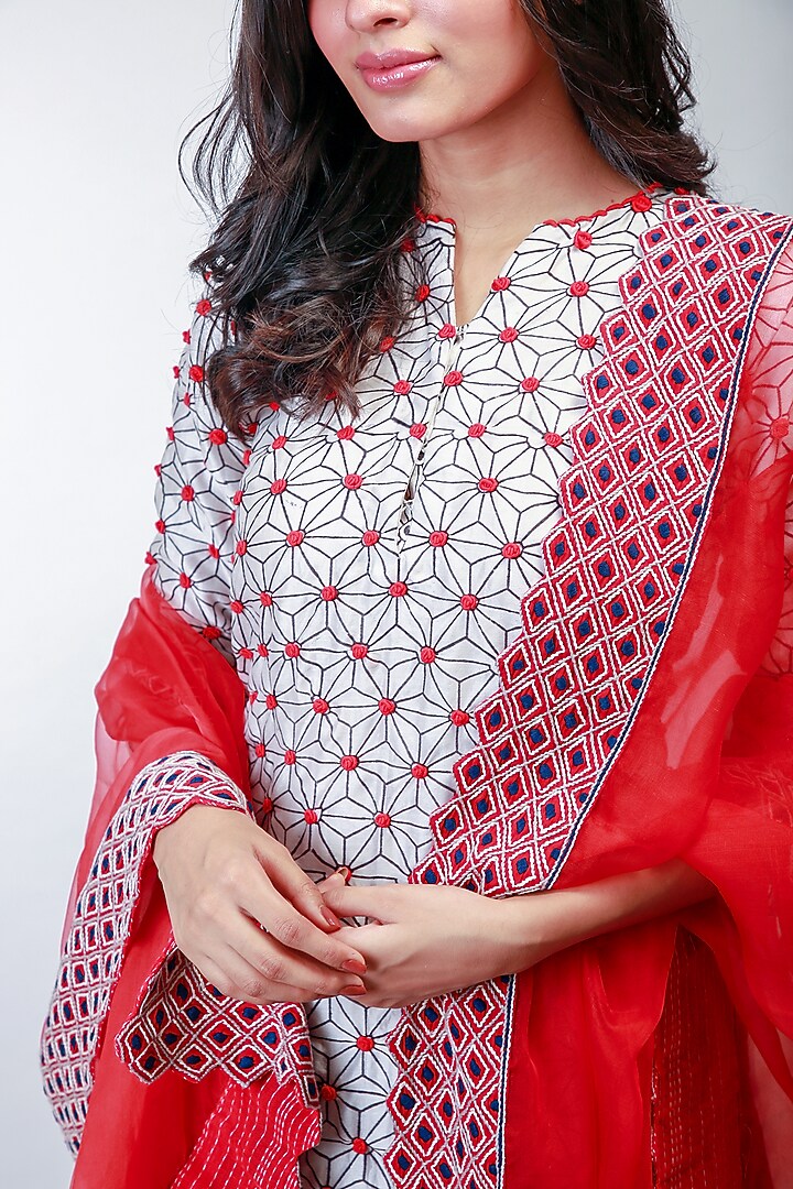 Grey Rose Embroidered Kurta Set by Soumodeep Dutta at Pernia's Pop Up Shop