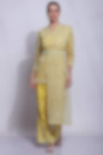 Yellow Silk Embroidered Kurta Set by Sonali Gupta at Pernia's Pop Up Shop