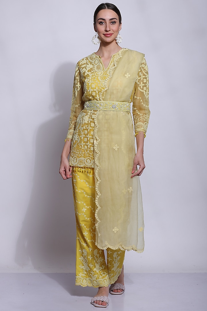 Yellow Silk Embroidered Kurta Set by Sonali Gupta at Pernia's Pop Up Shop