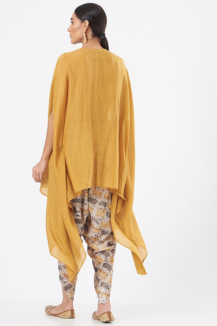 Yellow Hand Embroidered Cape Set by Sonali Gupta at Pernia's Pop Up Shop