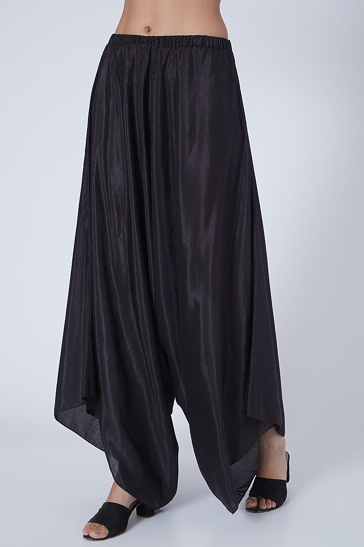 White & Black Embroidered Tunic Set by Sonali Gupta at Pernia's Pop Up Shop