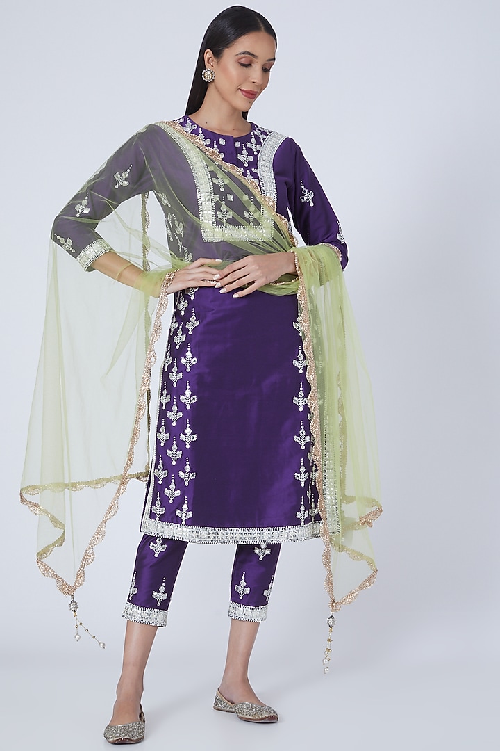 Purple Hand Embroidered Kurta Set by Sonali Gupta at Pernia's Pop Up Shop