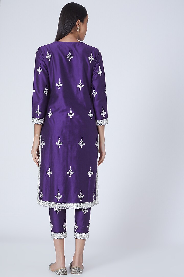 Purple Hand Embroidered Kurta Set by Sonali Gupta at Pernia's Pop Up Shop