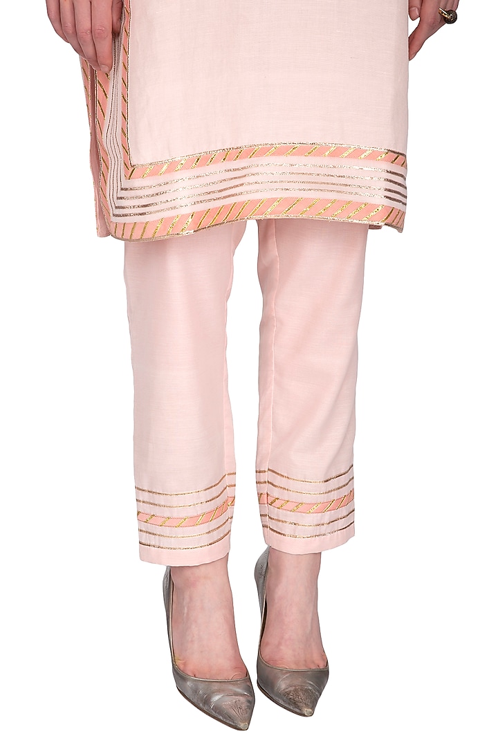 Peach Embroidered Kurta With Pants by Sonali Gupta at Pernia's Pop Up Shop