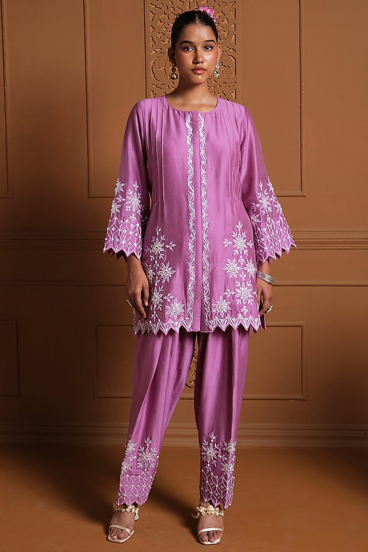 Pink Silk Floral Embroidered Kurta Set by Sonia Khatri at Pernia's Pop Up Shop