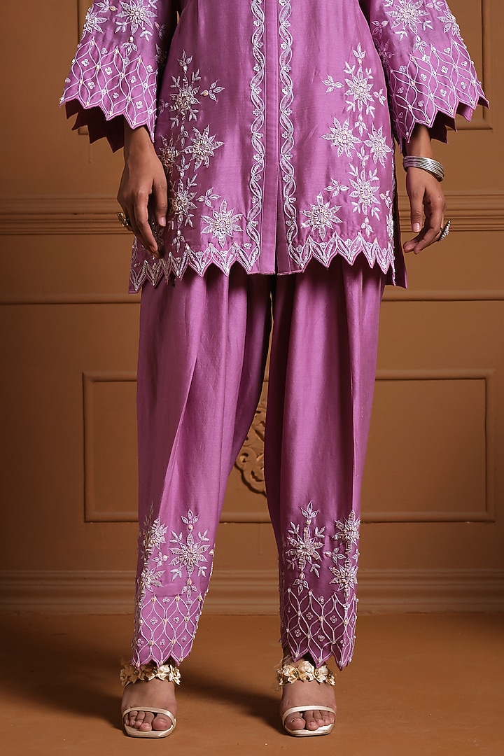 Pink Silk Floral Embroidered Kurta Set by Sonia Khatri at Pernia's Pop Up Shop