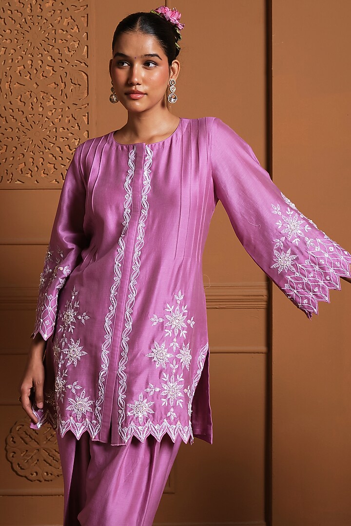 Pink Silk Floral Embroidered Kurta Set by Sonia Khatri at Pernia's Pop Up Shop