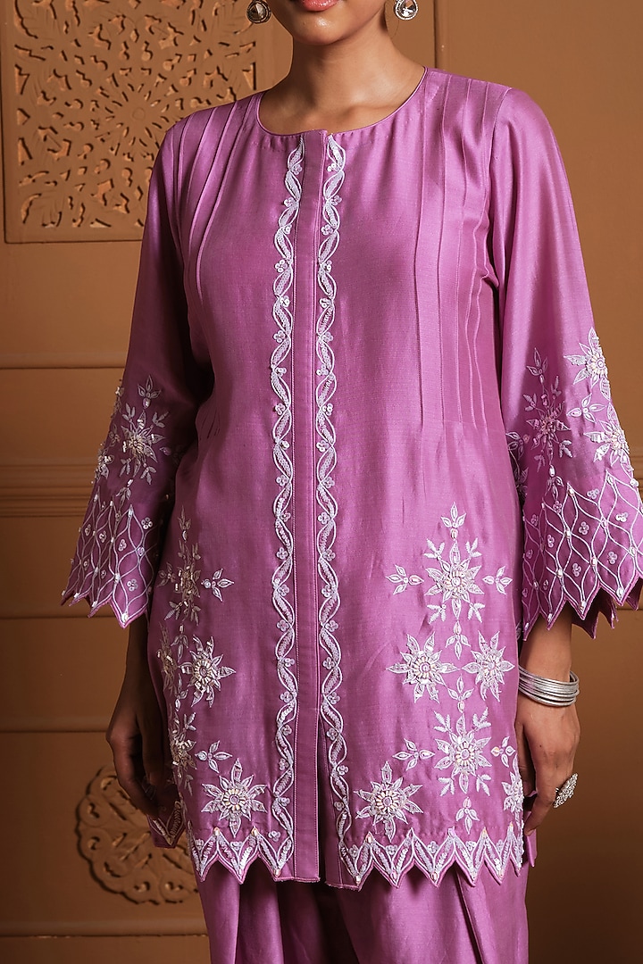 Pink Silk Floral Embroidered Kurta Set by Sonia Khatri at Pernia's Pop Up Shop