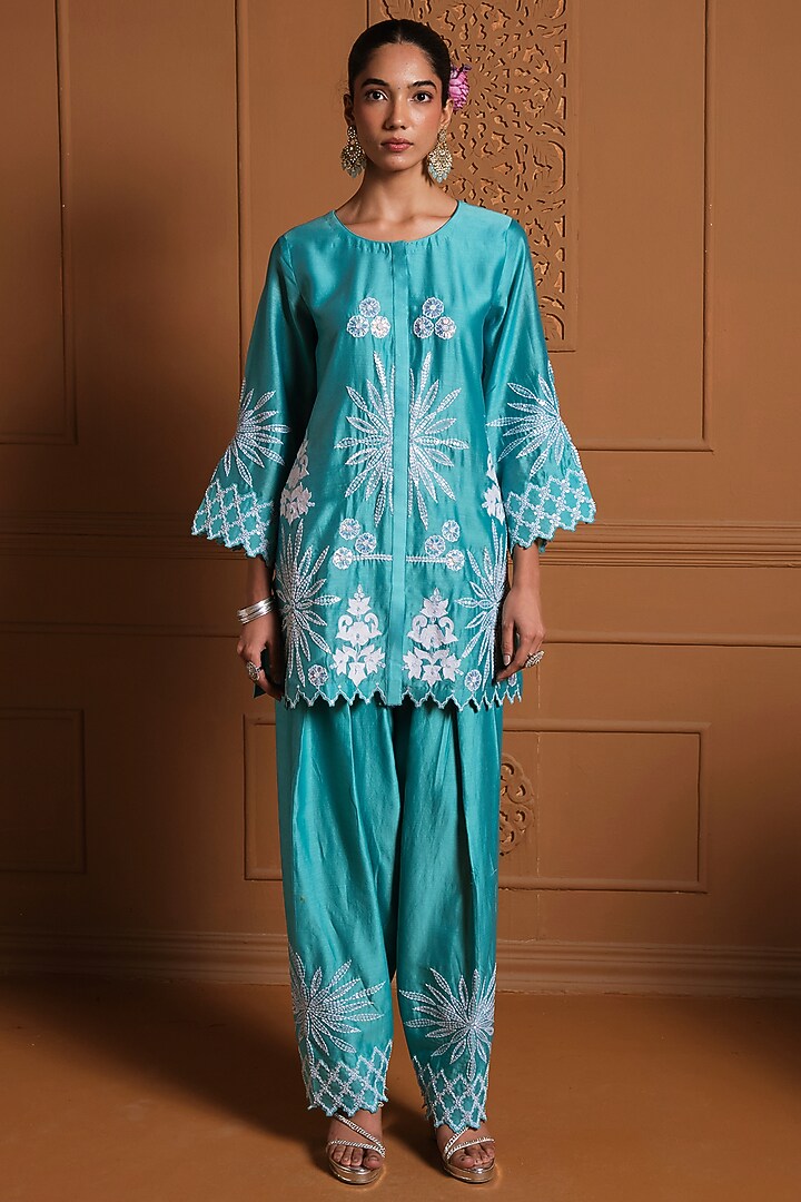 Teal Silk Floral Thread Work Kurta Set by Sonia Khatri at Pernia's Pop Up Shop