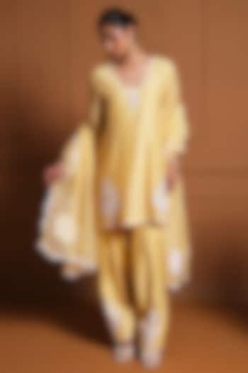 Yellow Silk Resham Embroidered Kurta Set by Sonia Khatri at Pernia's Pop Up Shop