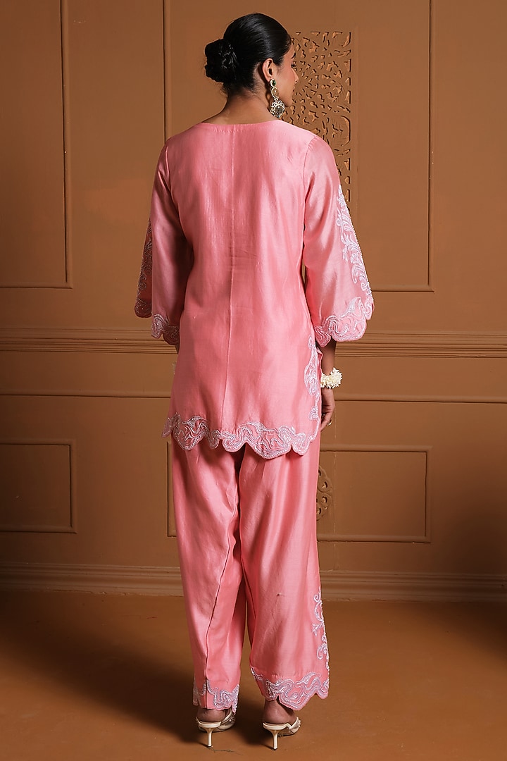 Coral Pink Silk Resham Embroidered Kurta Set by Sonia Khatri at Pernia's Pop Up Shop