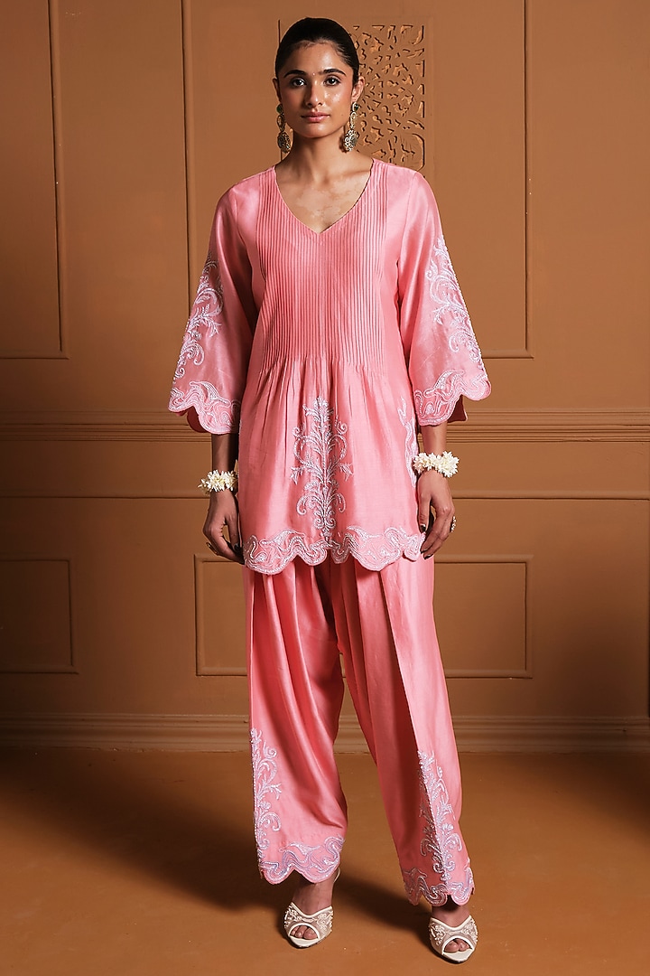Coral Pink Silk Resham Embroidered Kurta Set by Sonia Khatri at Pernia's Pop Up Shop