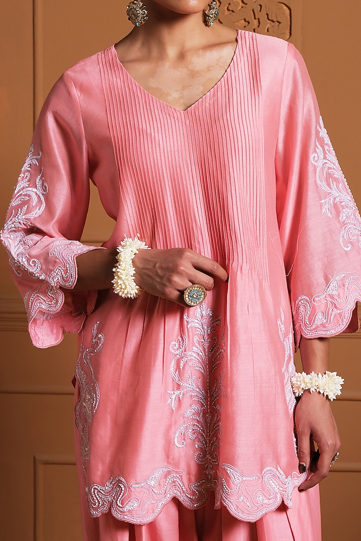 Coral Pink Silk Resham Embroidered Kurta Set by Sonia Khatri at Pernia's Pop Up Shop