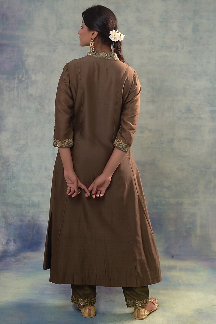Grey Summer Silk Hand Embroidered Kurta Set by Sonia Khatri at Pernia's Pop Up Shop