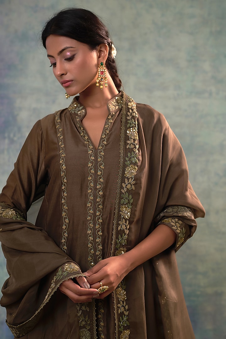 Grey Summer Silk Hand Embroidered Kurta Set by Sonia Khatri at Pernia's Pop Up Shop