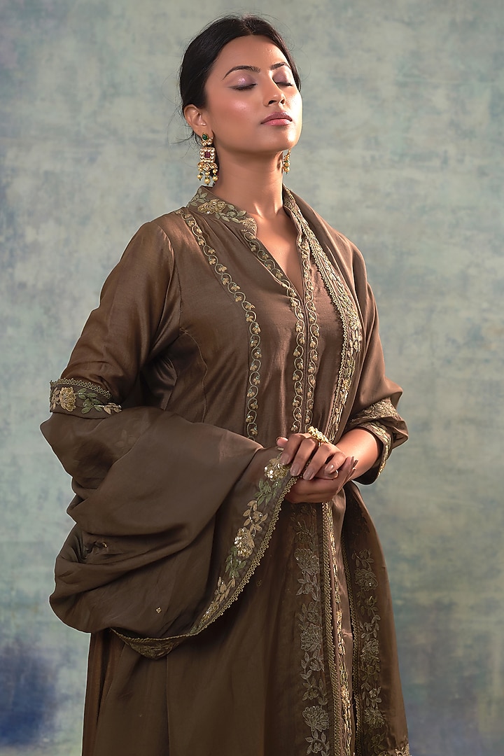 Grey Summer Silk Hand Embroidered Kurta Set by Sonia Khatri at Pernia's Pop Up Shop