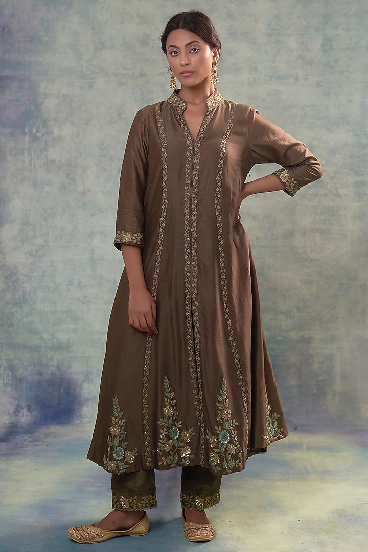 Grey Summer Silk Hand Embroidered Kurta Set by Sonia Khatri at Pernia's Pop Up Shop