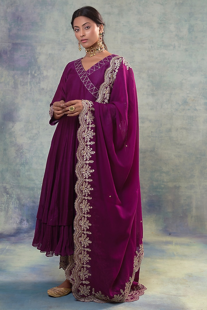 Purple Summer Silk Aari Embroidered Kurta Set by Sonia Khatri at Pernia's Pop Up Shop