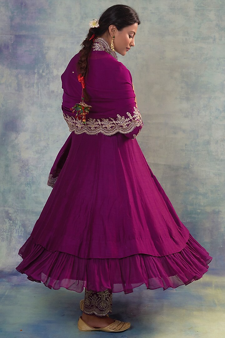 Purple Summer Silk Aari Embroidered Kurta Set by Sonia Khatri at Pernia's Pop Up Shop