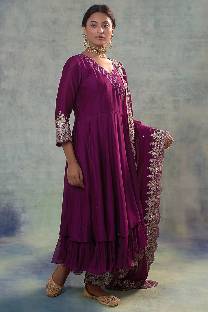 Purple Summer Silk Aari Embroidered Kurta Set by Sonia Khatri at Pernia's Pop Up Shop