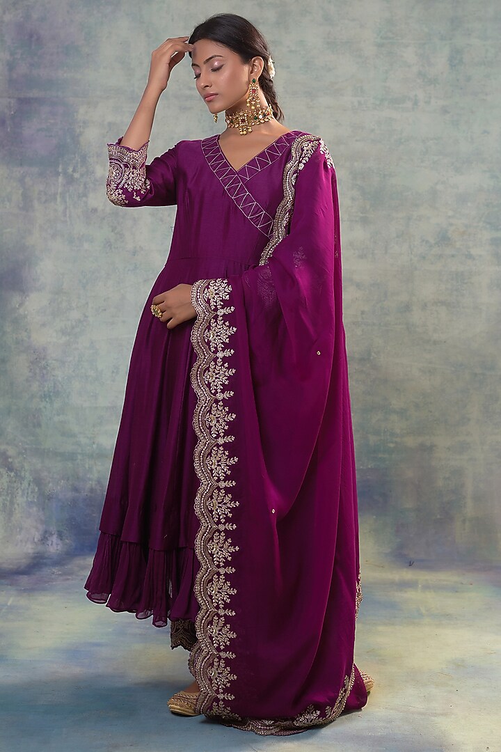 Purple Summer Silk Aari Embroidered Kurta Set by Sonia Khatri at Pernia's Pop Up Shop