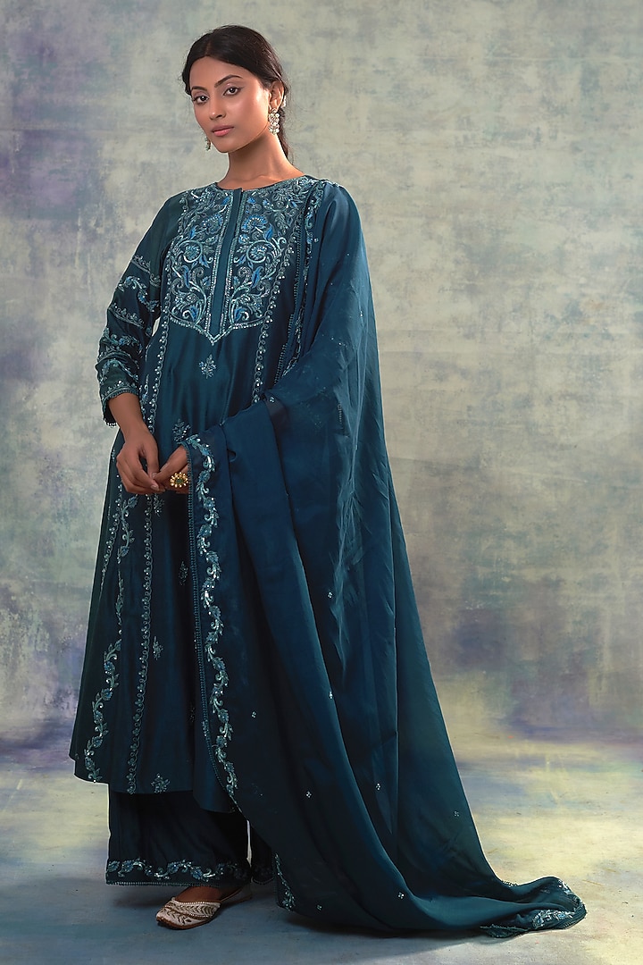 Blue Summer Silk Hand Embroidered Kurta Set by Sonia Khatri at Pernia's Pop Up Shop