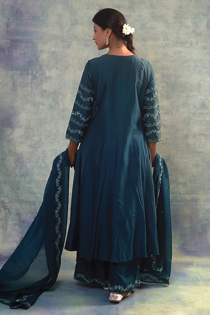 Blue Summer Silk Hand Embroidered Kurta Set by Sonia Khatri at Pernia's Pop Up Shop