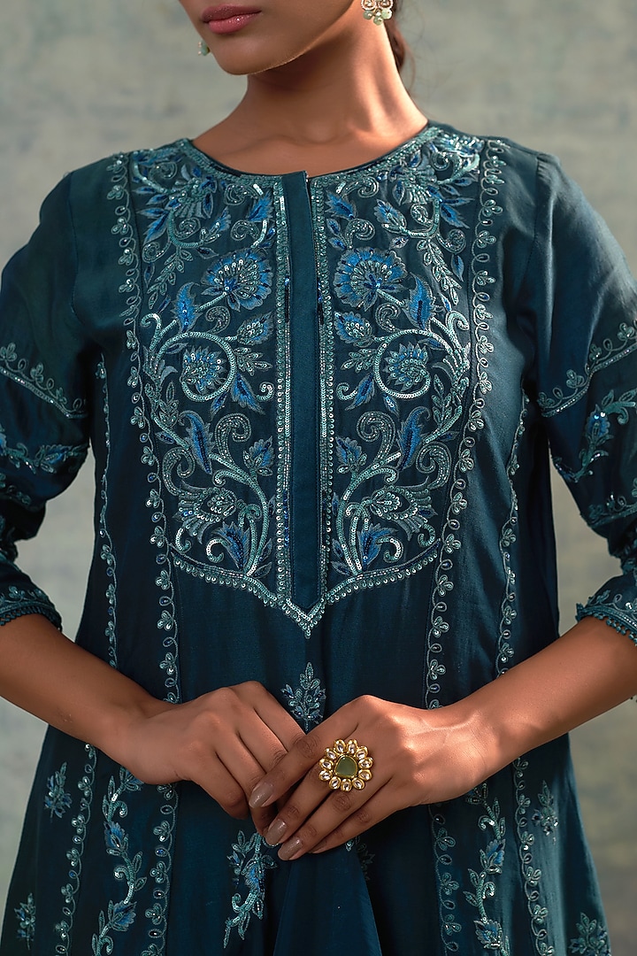 Blue Summer Silk Hand Embroidered Kurta Set by Sonia Khatri at Pernia's Pop Up Shop