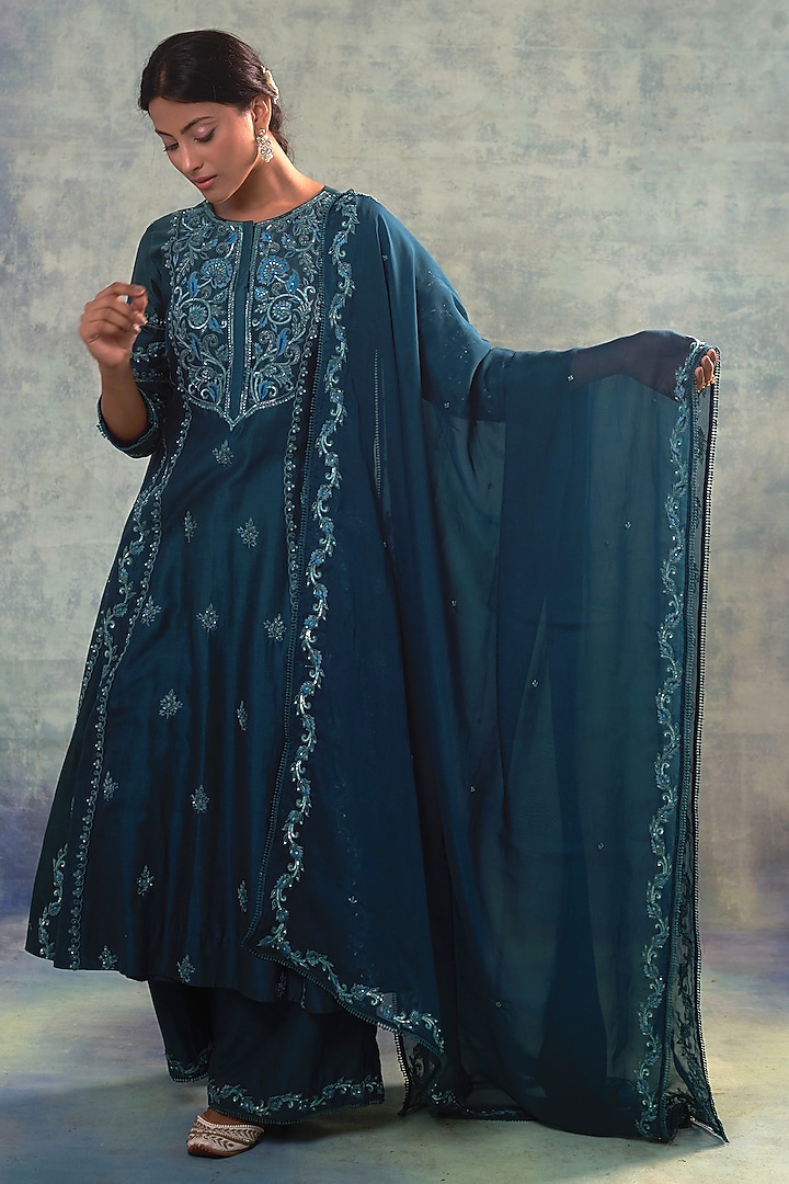 Blue Summer Silk Hand Embroidered Kurta Set by Sonia Khatri at Pernia's Pop Up Shop