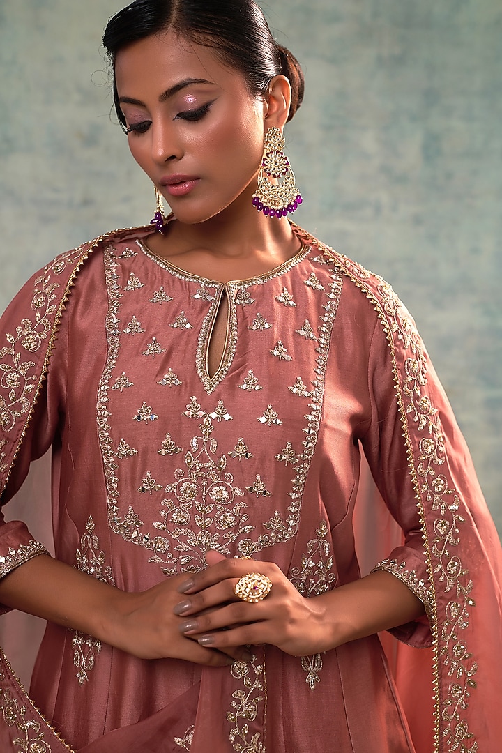 Pink Summer Silk Hand Embroidered Kurta Set by Sonia Khatri at Pernia's Pop Up Shop