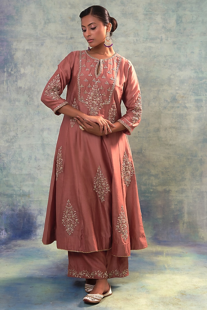 Pink Summer Silk Hand Embroidered Kurta Set by Sonia Khatri at Pernia's Pop Up Shop