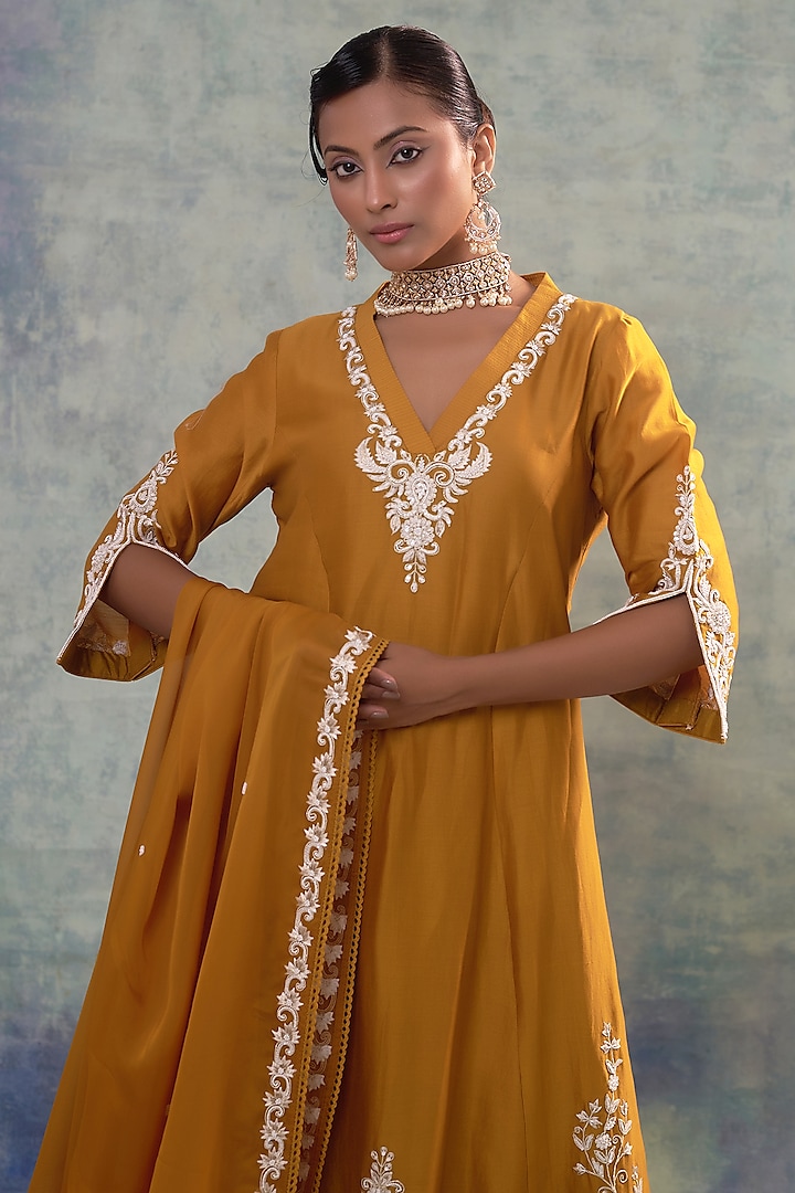 Mustard Summer Silk Hand Embroidered Kurta Set by Sonia Khatri at Pernia's Pop Up Shop